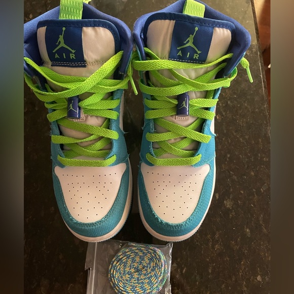 Nike Jordan One Sprites size 5.5Y - Picture 1 of 4